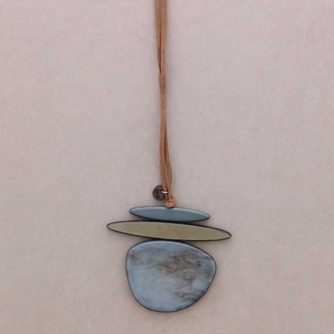 RESIN PENDANT NECKLACE