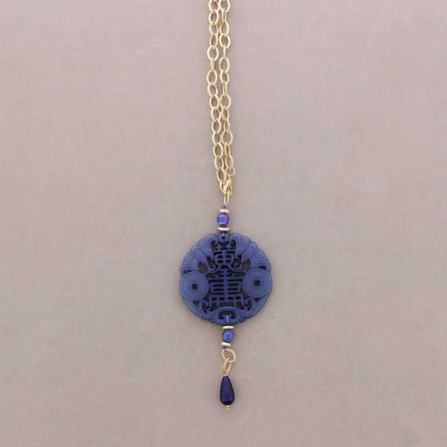 LONG METAL NECKLACE WITH FILIGREE RESIN PENDANT MEDAL