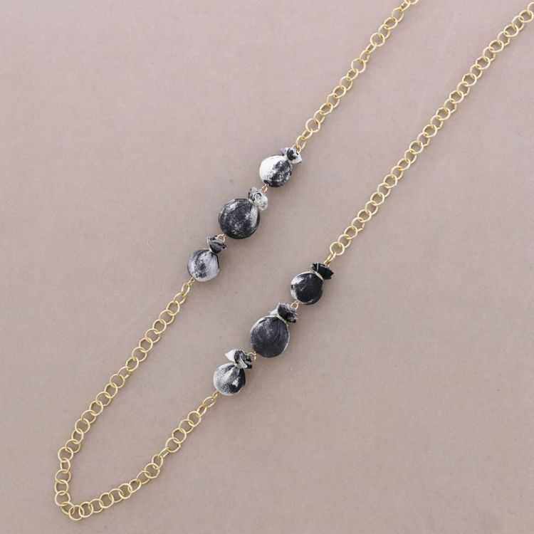 LONG METAL NECKLACE WITH FABRIC-COVERED BEADS