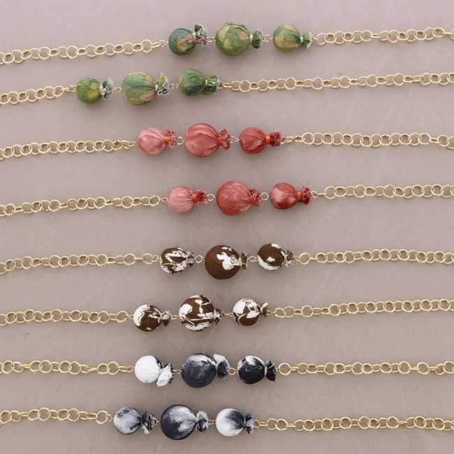 LONG METAL NECKLACE WITH FABRIC-COVERED BEADS