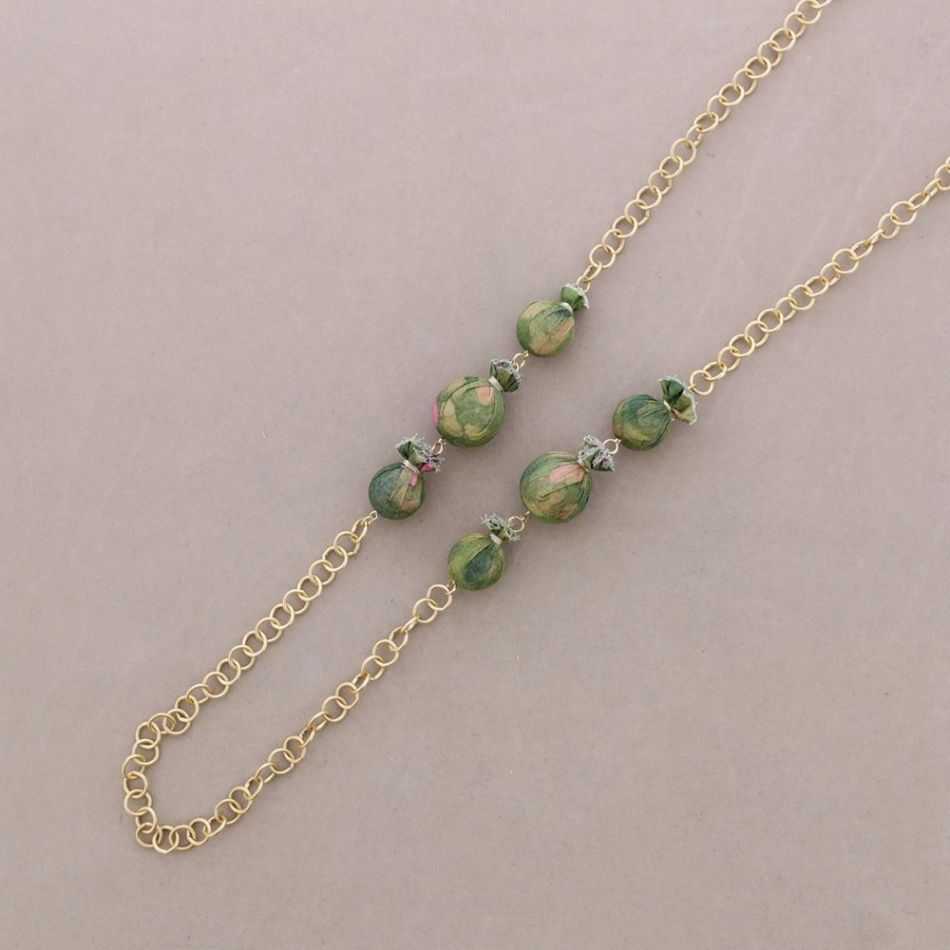 LONG METAL NECKLACE WITH FABRIC-COVERED BEADS