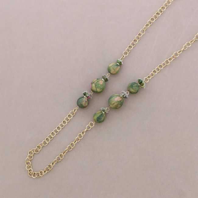 LONG METAL NECKLACE WITH FABRIC-COVERED BEADS