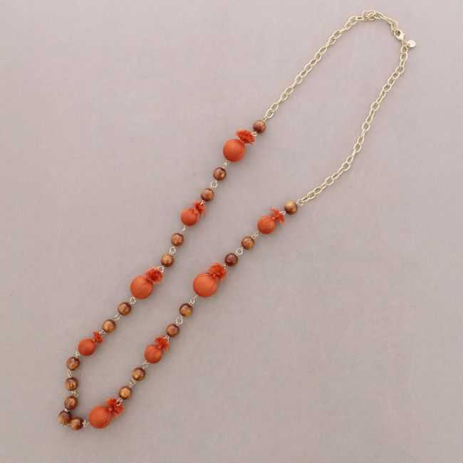 COLLAR LARGO CUENTAS RESINA BOLAS FORRADAS TELA