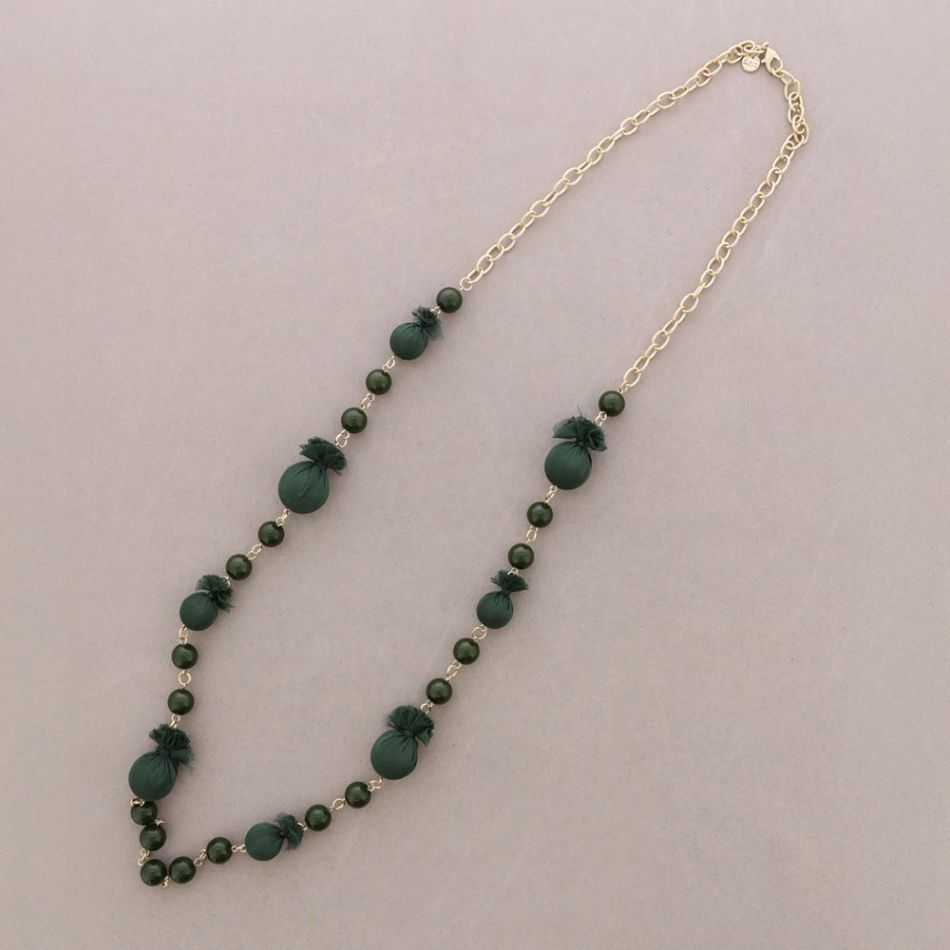 COLLAR LARGO CUENTAS RESINA BOLAS FORRADAS TELA