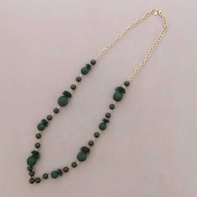 COLLAR LARGO CUENTAS RESINA BOLAS FORRADAS TELA