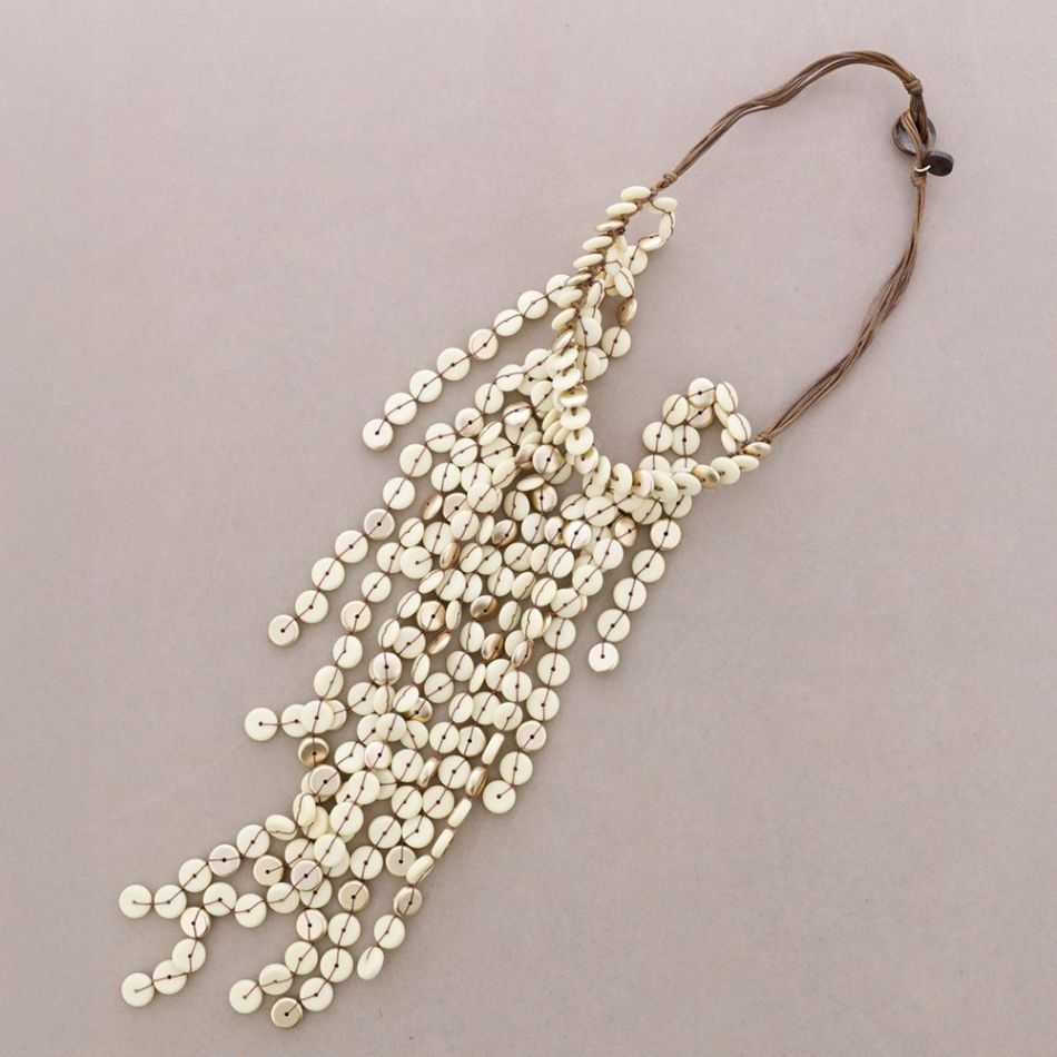 COLLAR BABERO CUENTAS RESINA