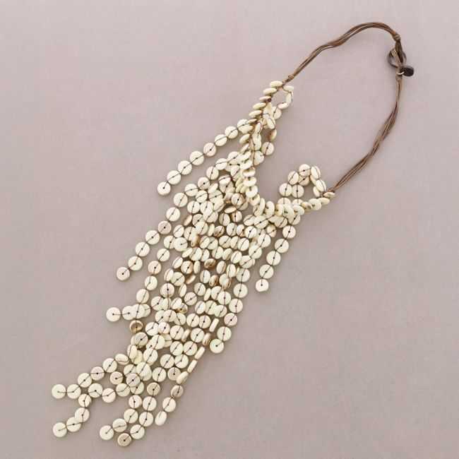 COLLAR BABERO CUENTAS RESINA