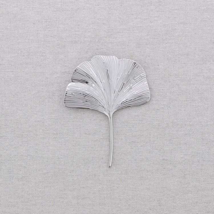 BROCHE ACERO HOJA GINGKO
