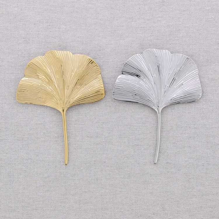 BROCHE ACERO HOJA GINGKO 2