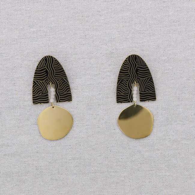 PENDANT STEEL EARRINGS  WITH ENAMEL MEDALLION