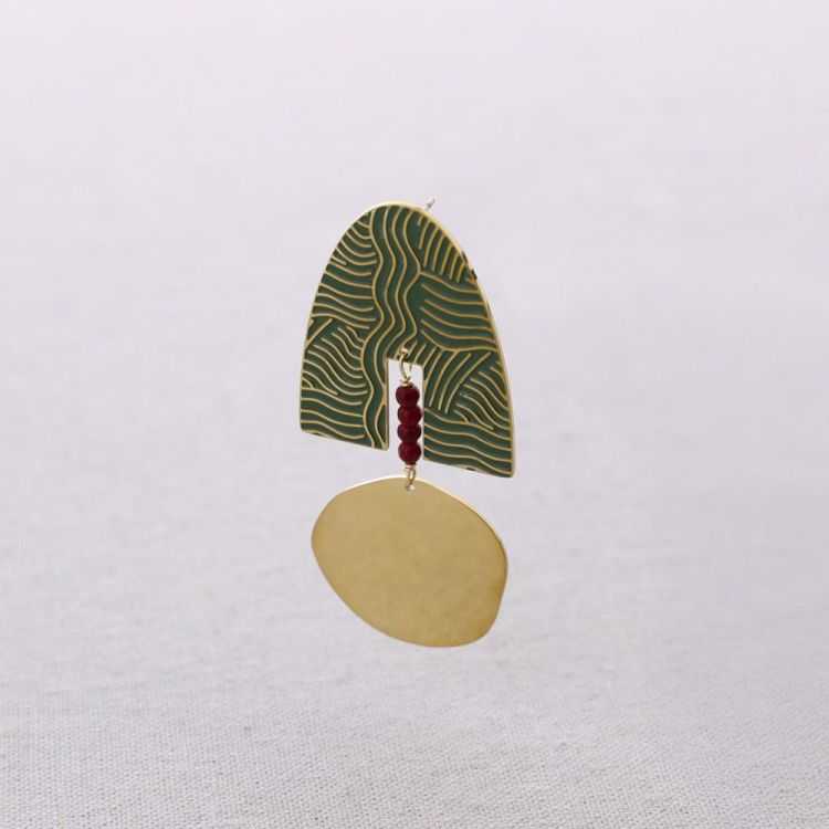 PENDANT STEEL EARRINGS  WITH ENAMEL MEDALLION