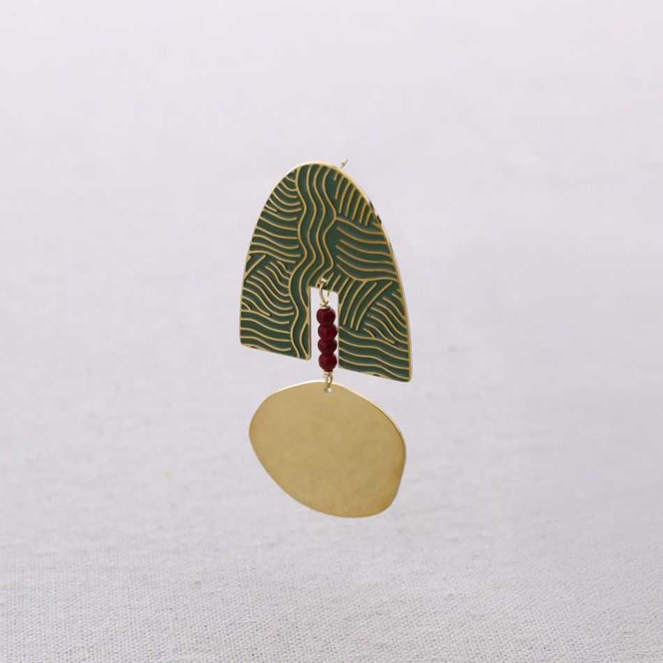 PENDANT STEEL EARRINGS  WITH ENAMEL MEDALLION