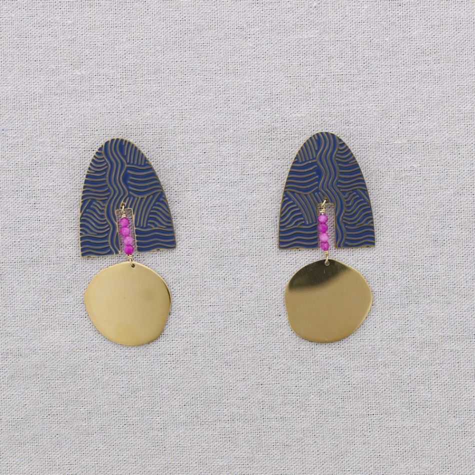 PENDANT STEEL EARRINGS  WITH ENAMEL MEDALLION
