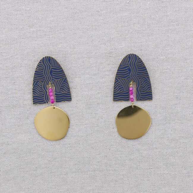 PENDANT STEEL EARRINGS  WITH ENAMEL MEDALLION