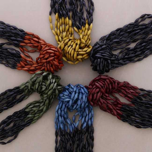 CHOKER WITH KNOT AND RESIN BEADS