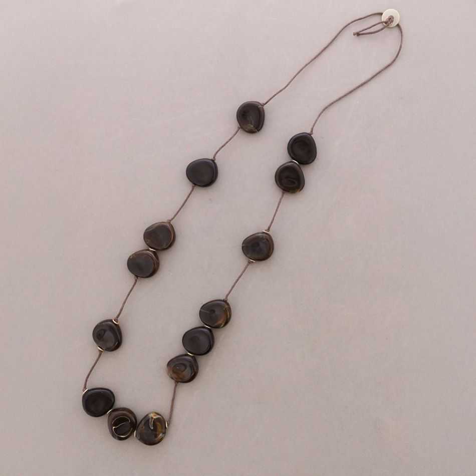 COLLAR LARGO CUENTAS MEDALLA RESINA