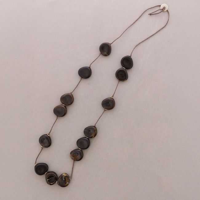 COLLAR LARGO CUENTAS MEDALLA RESINA