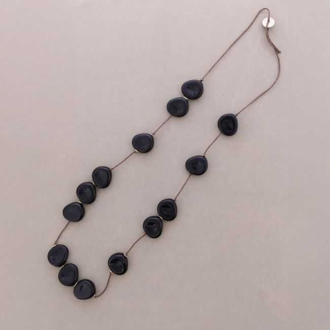 COLLAR LARGO CUENTAS MEDALLA RESINA