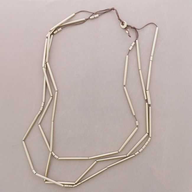 COLLAR LARGO TRIPLE CUENTAS TUBOS ACABADO METAL