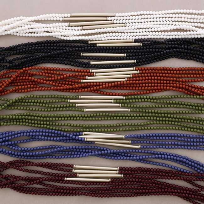 COLLAR LARGO MULTI CUENTAS RESINA TUBOS ACABADO METAL