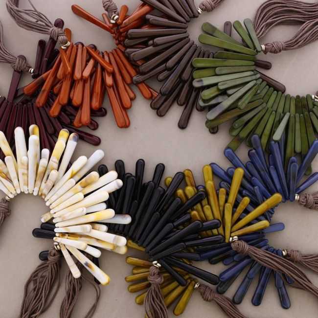 DOUBLE ROW CHOKER WITH RESIN FRINGE