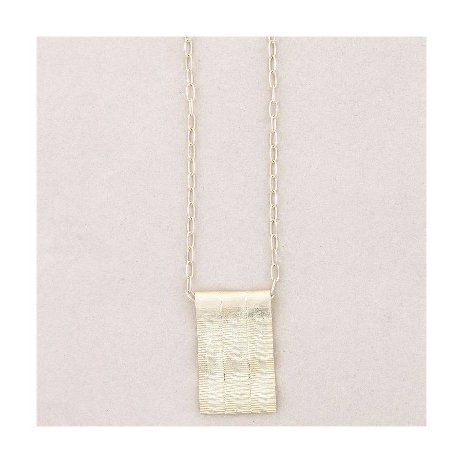 LONG METAL PENDANT NECKLACE