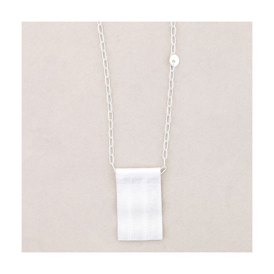 COLLAR LARGO COLGANTE METAL
