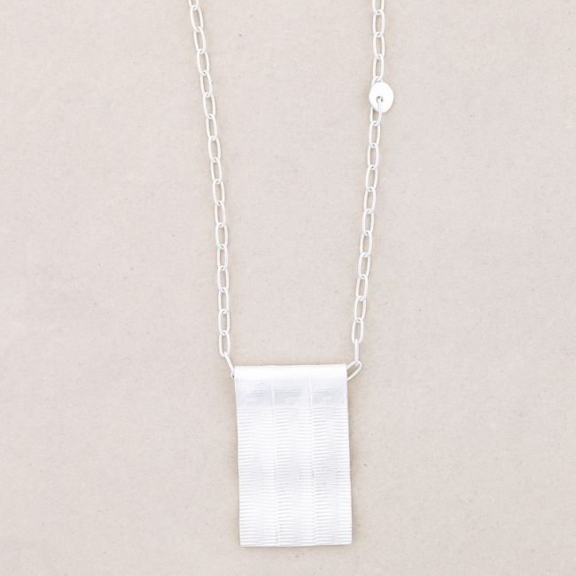 COLLAR LARGO COLGANTE METAL