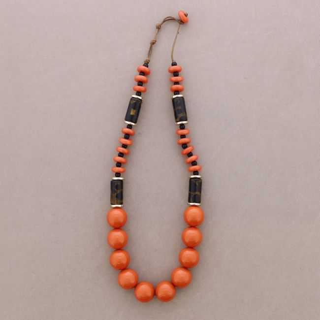 COLLAR LARGO CUENTAS RESINA