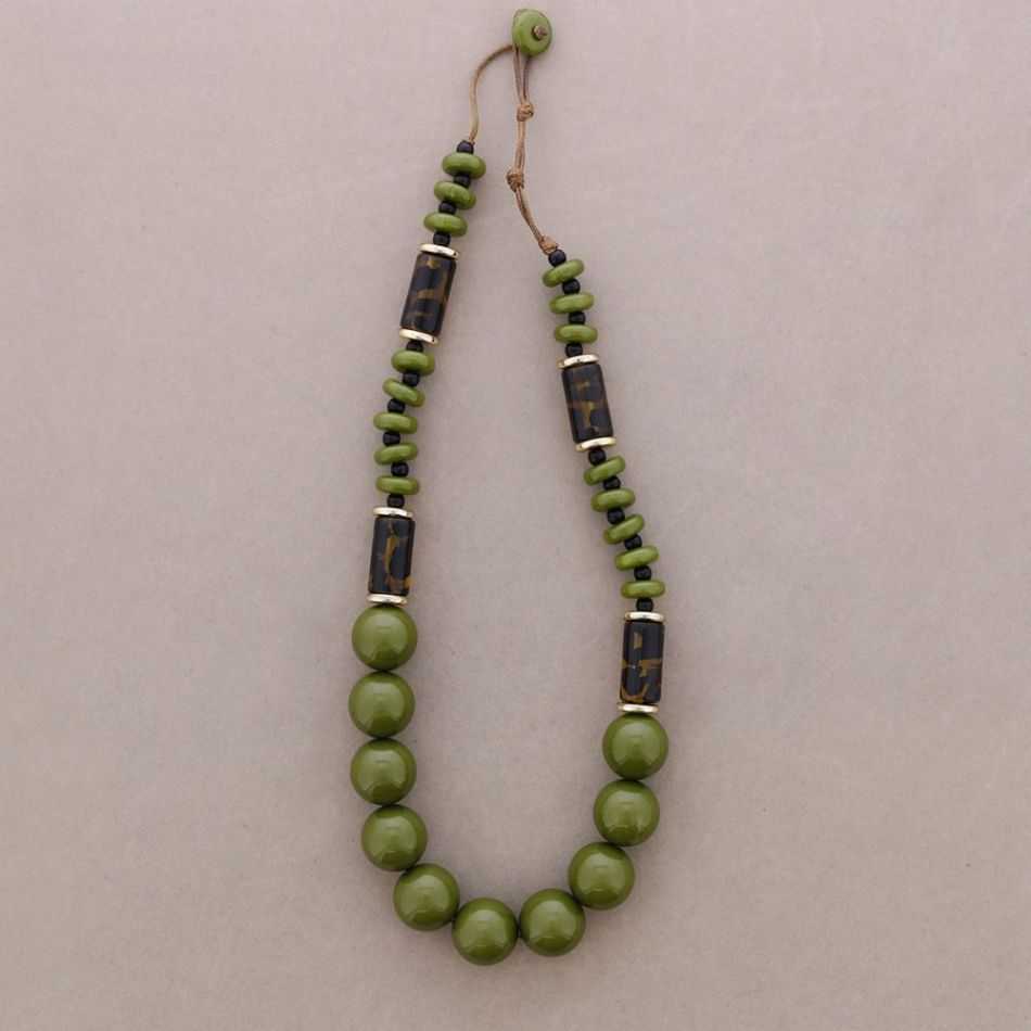 COLLAR LARGO CUENTAS RESINA