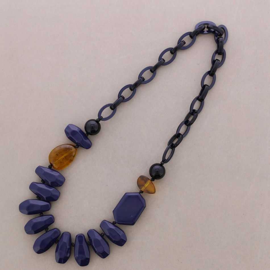 LONG NECKLACE WITH LINKS AND RESIN BEADS