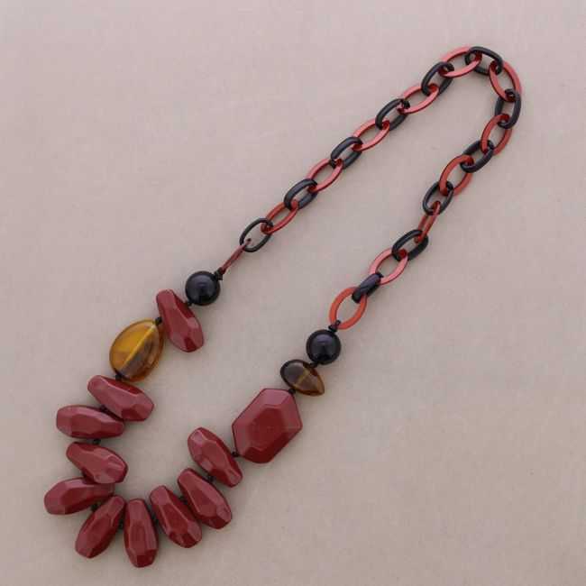 LONG NECKLACE WITH LINKS AND RESIN BEADS