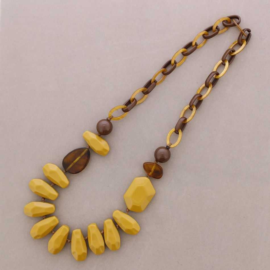 LONG NECKLACE WITH LINKS AND RESIN BEADS