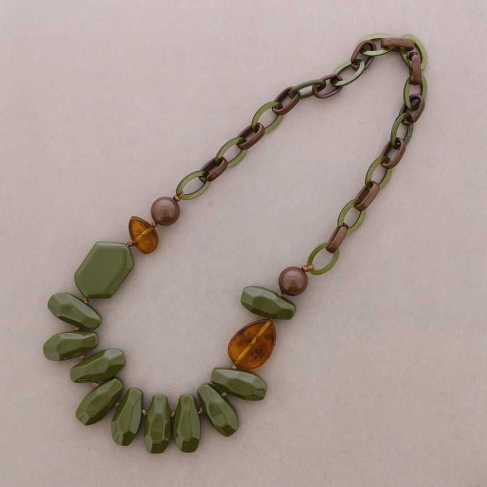 LONG NECKLACE WITH LINKS AND RESIN BEADS