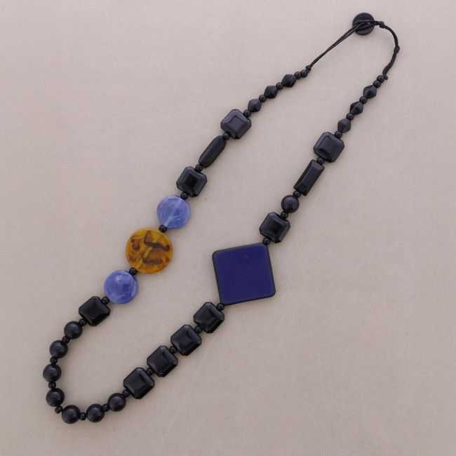 COLLAR LARGO CUENTAS RESINA