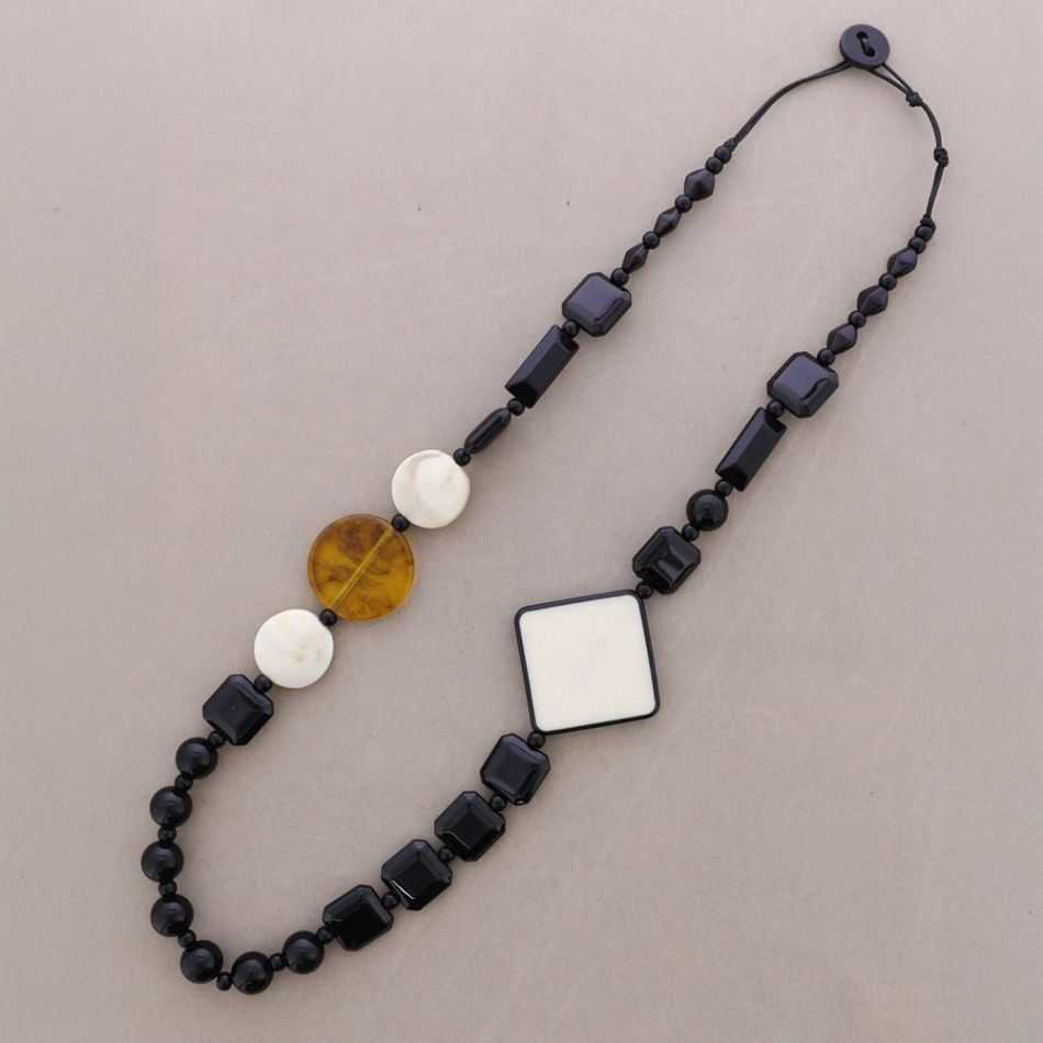 COLLAR LARGO CUENTAS RESINA