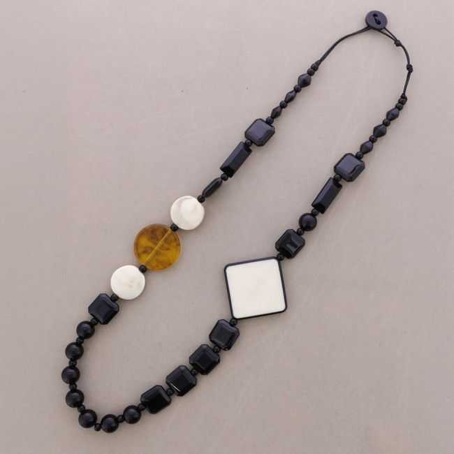 COLLAR LARGO CUENTAS RESINA