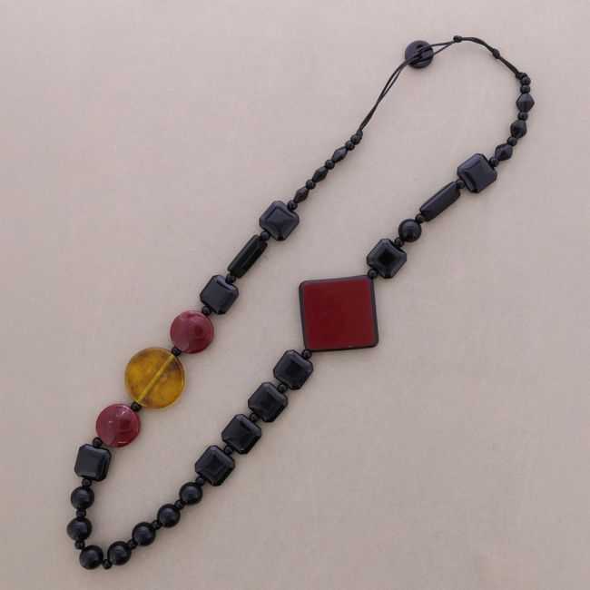 COLLAR LARGO CUENTAS RESINA