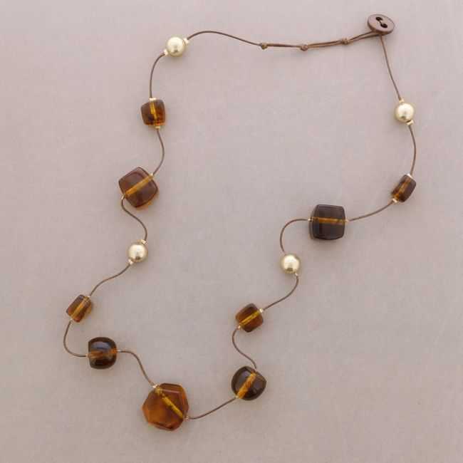 COLLAR LARGO CUENTAS CUADRADAS RESINA METAL