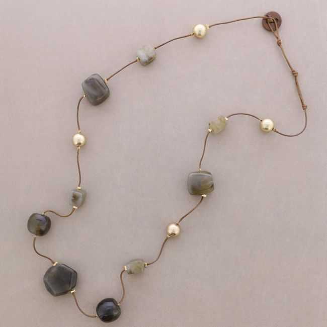 COLLAR LARGO CUENTAS CUADRADAS RESINA METAL