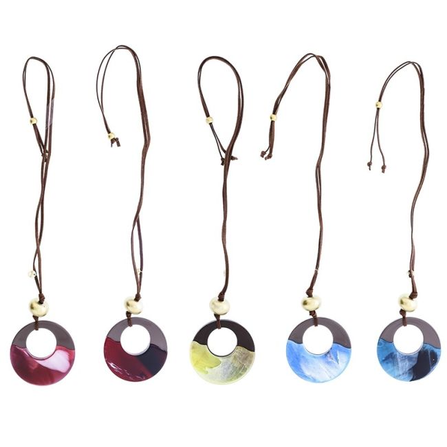 LONG RESIN PENDANT NECKLACE