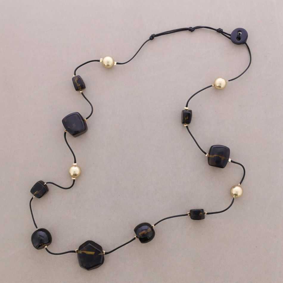 COLLAR LARGO CUENTAS CUADRADAS RESINA METAL