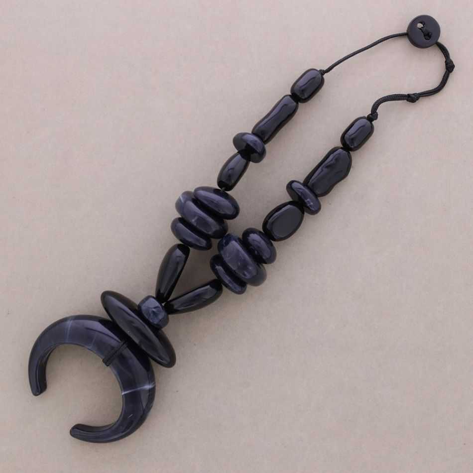 RESIN HORN PENDANT CHOKER