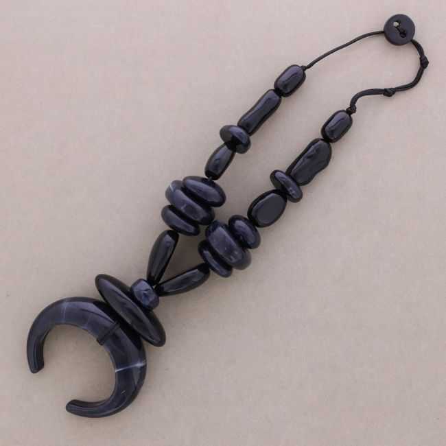 RESIN HORN PENDANT CHOKER