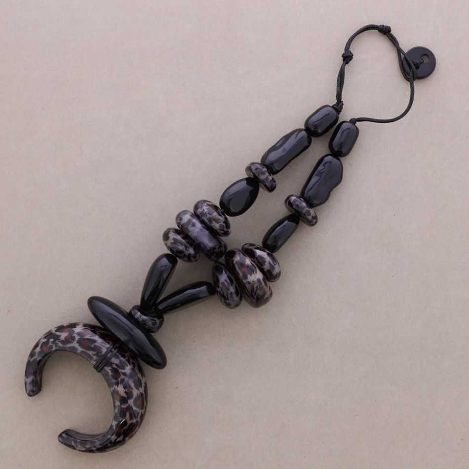 RESIN HORN PENDANT CHOKER