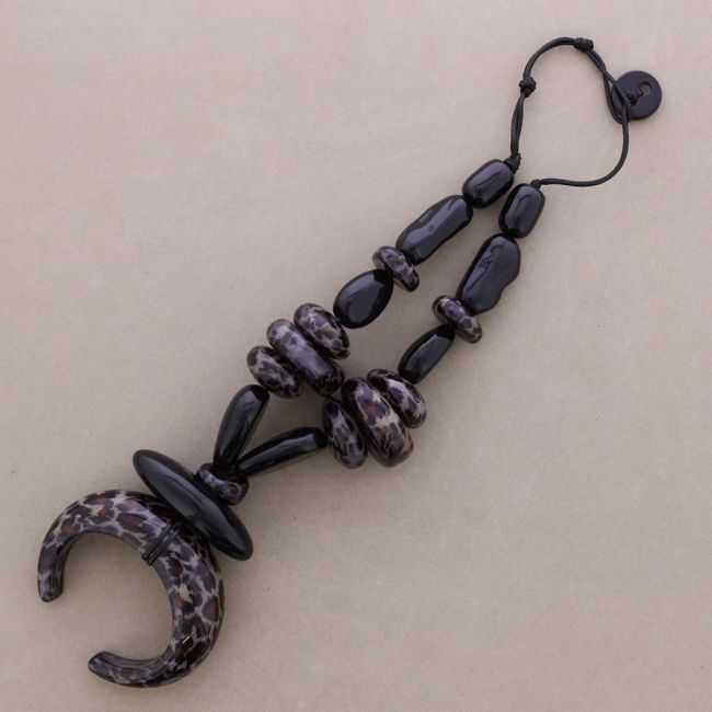 RESIN HORN PENDANT CHOKER