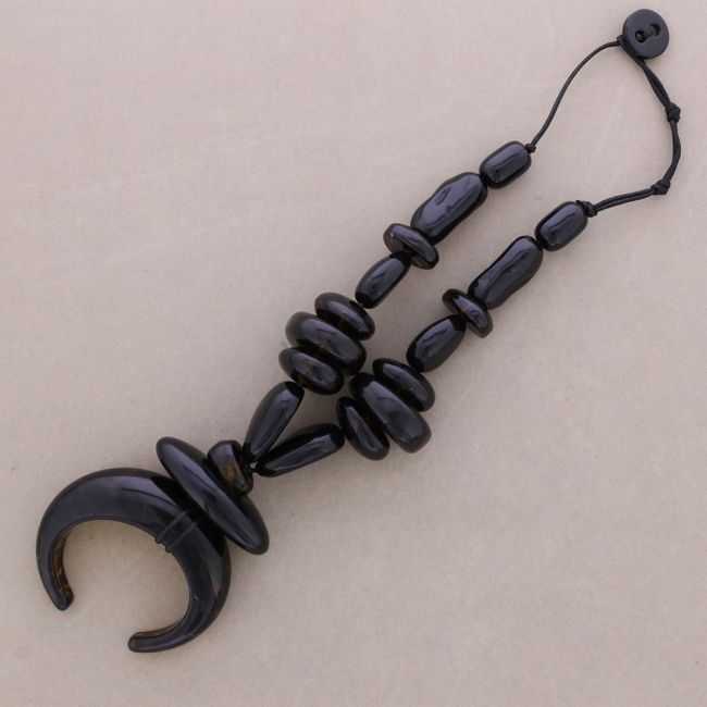 RESIN HORN PENDANT CHOKER