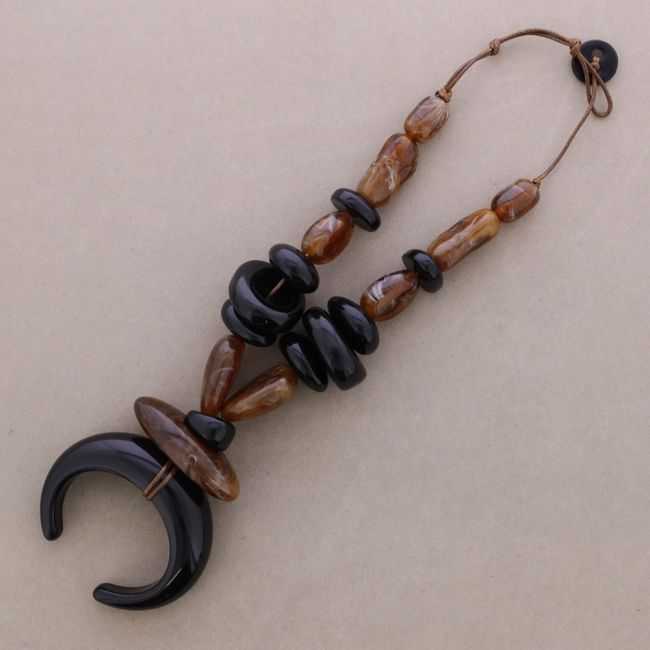 RESIN HORN PENDANT CHOKER