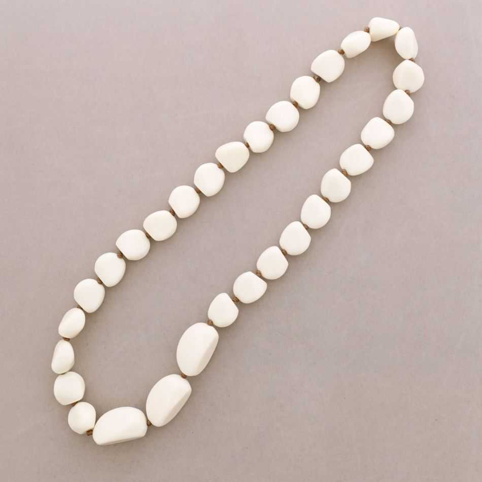 COLLAR LARGO CUENTAS IRREGULARES RESINA