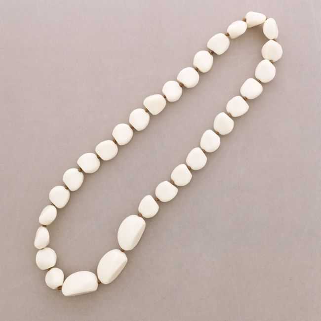 COLLAR LARGO CUENTAS IRREGULARES RESINA